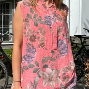 Dorota top med knapstolpe og blomster mønster koral LikeLondon